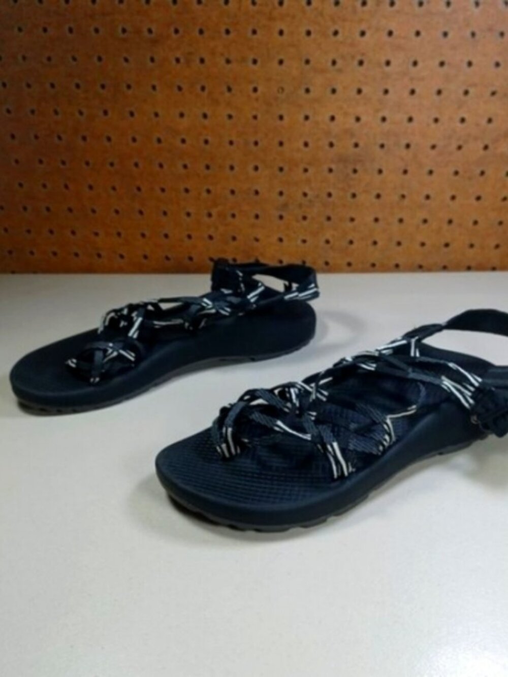 Chaco womens black an white strappy slingback hiking sandals 8 M EUC - Picture 4 of 5